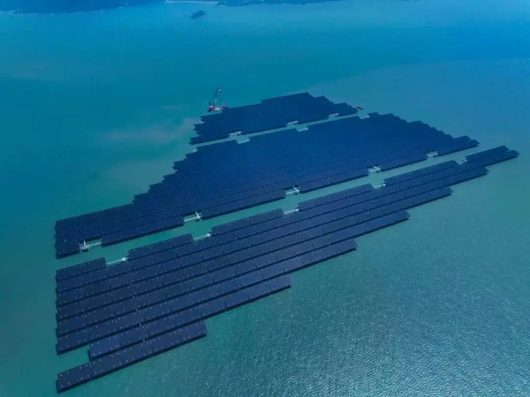 中广核200MW海上光伏全容量并网发电